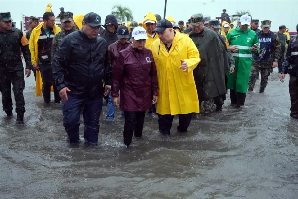 La Gobernadora de Quintana Roo, Mara Lezama pidió a la población no salir si no es necesario debido a las lluvias torrenciales que se registran en la entidad.