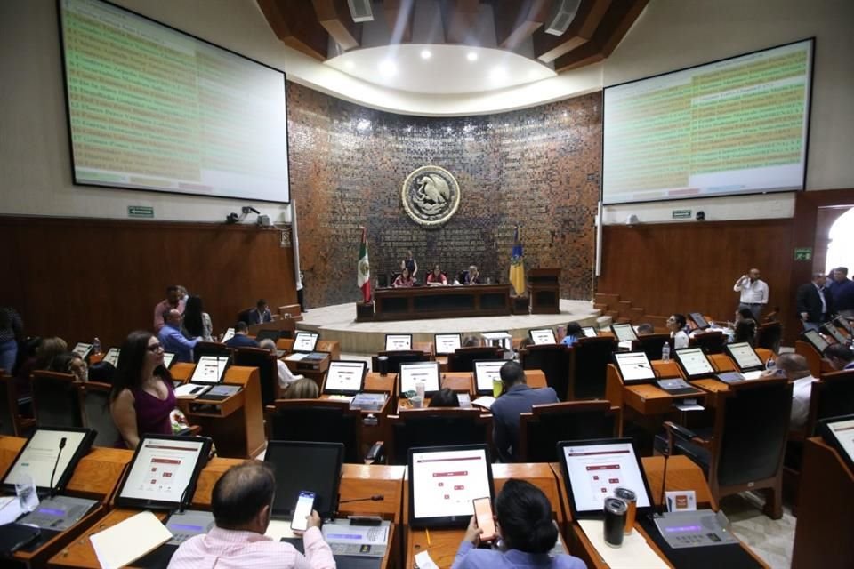 Sesionan diputados  en el Congreso de Jalisco