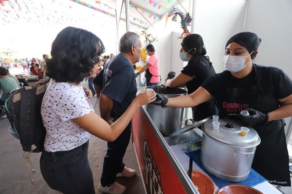 La carne en su jugo, símbolo de la gastronomía tapatía contemporánea, celebró hoy su recién instaurado día social.