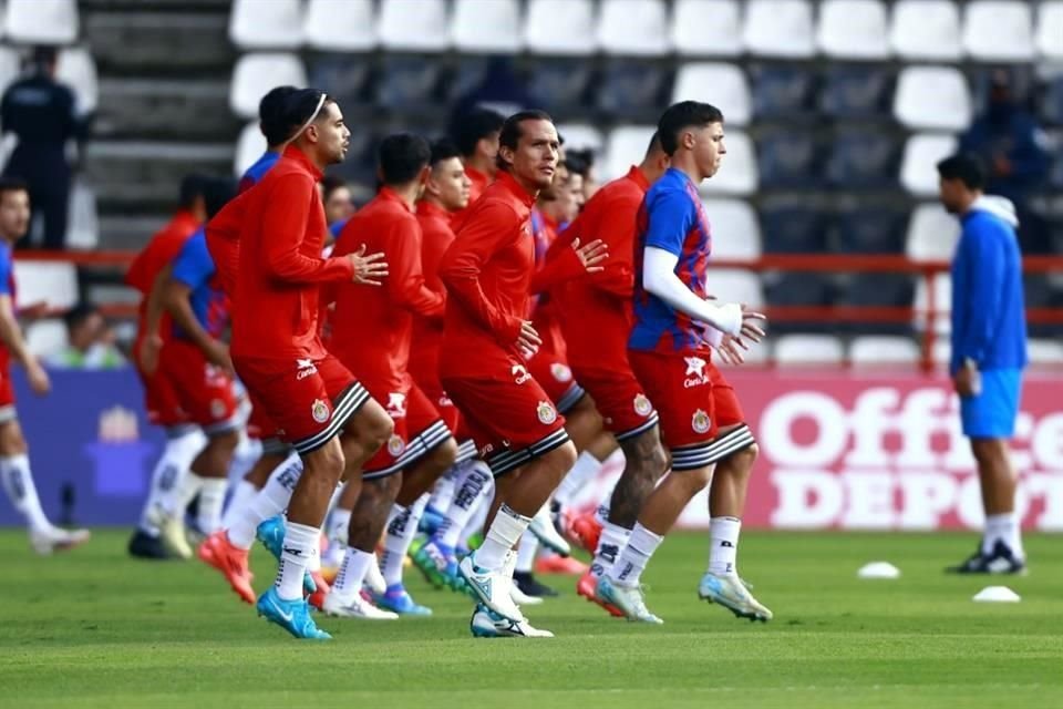 Las Chivas entrenan previo a su duelo ante el Pachuca, de la Jornada 12 del Apertura 2024 de la Liga MX.