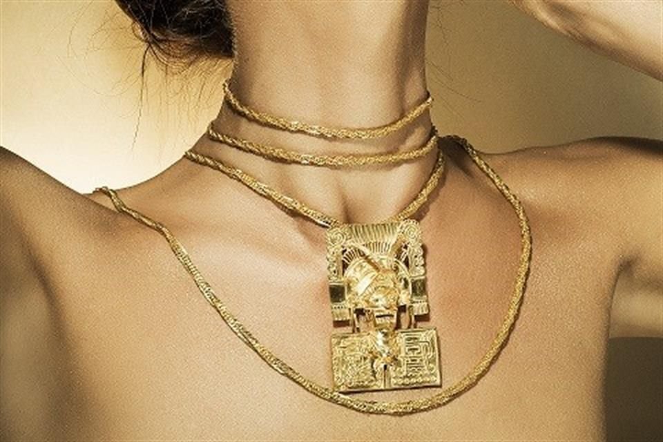 Uno de los protagonistas de la firma para esta temporada es el collar con el Pectoral Mictlantecuhtli.