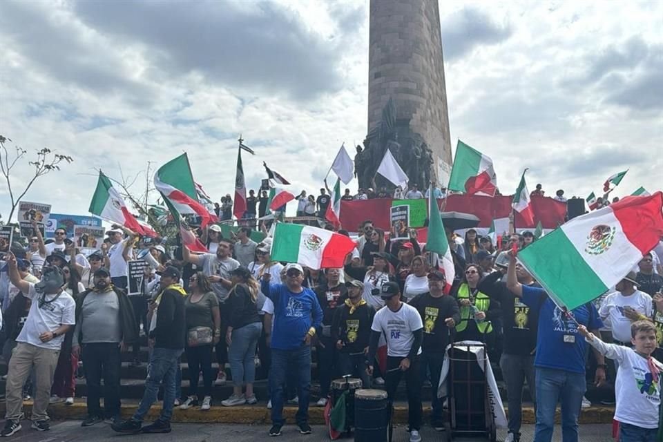 Trabajadores del Poder Judicial de la Federación protestaron en la Glorieta de los Niños Héroes, en contra de la Reforma Judicial.