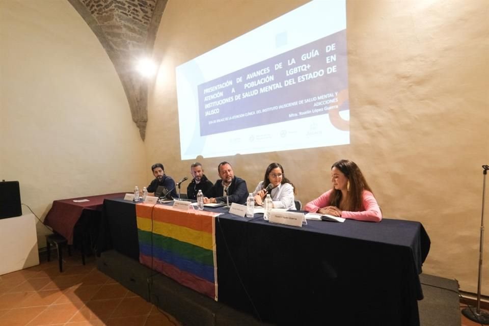 La Guía de Atención a la Población LGBTQ+ fue presentada para que instituciones de salud brinden atención de calidad a este sector.