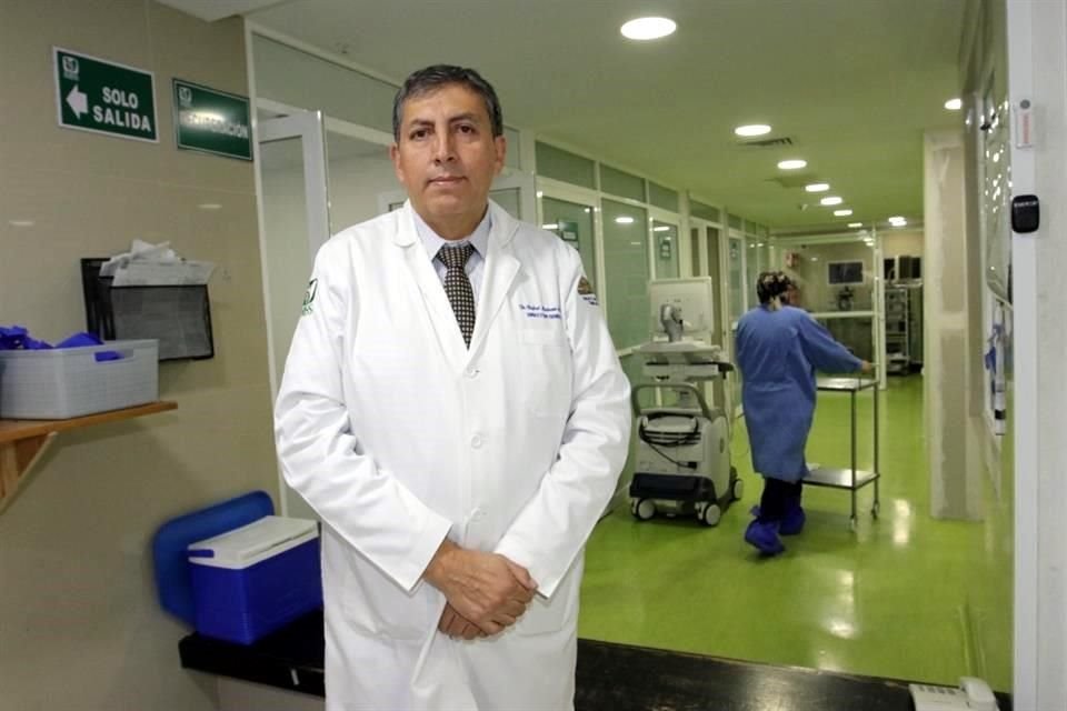 El médico Rafael Medrano dirige la Unidad Médica de Alta Especialidad del Hospital de Oncología del Centro Médico Nacional Siglo 21 del IMSS.