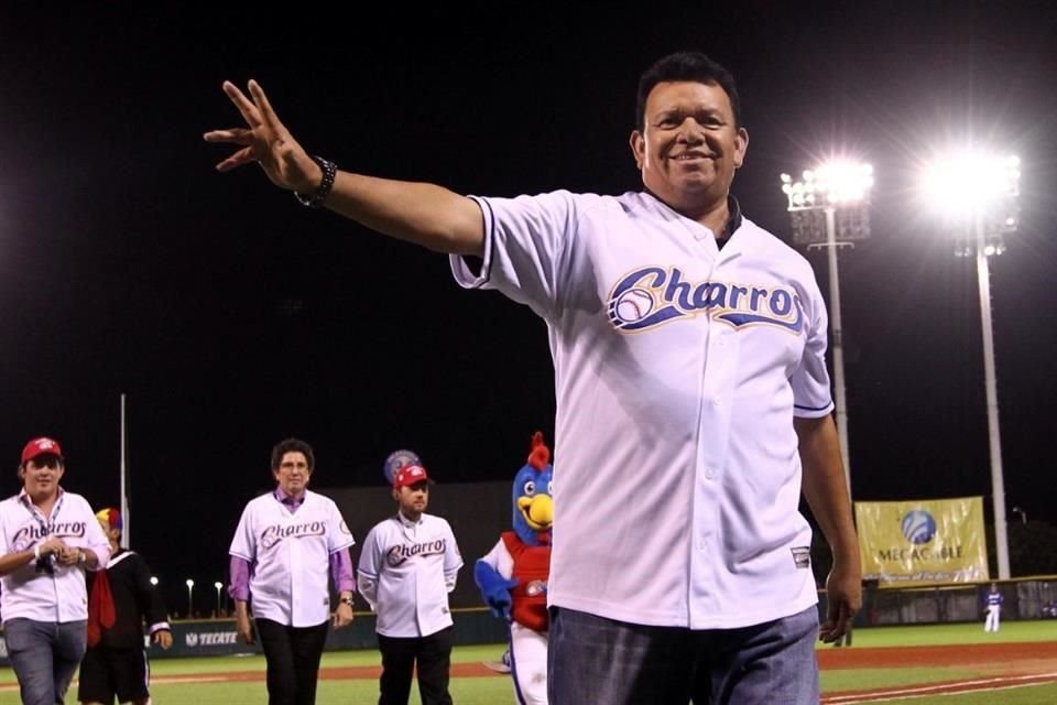 Cuando los Charros volvieron a la escena en 2014 dirigentes decidieron que debían tener como padrino a Fernando Valenzuela.