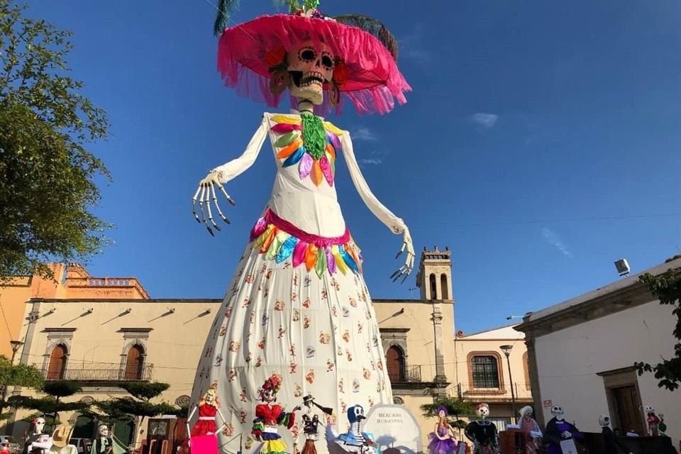 Como parte de los festejos por el Día de Muertos, el Ayuntamiento Zapotlanejo anunció la instalación de la tradicional Catrina Monumental.