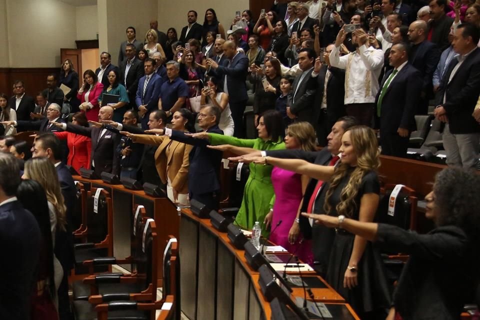 Los nuevos diputados que conformaran la Legislatura 64 del Congreso de Jalisco, entran en funciones el 1 de noviembre.