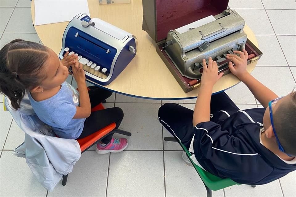 Escuela para niñas ciegas de Guadalajara es luz en la oscuridad.