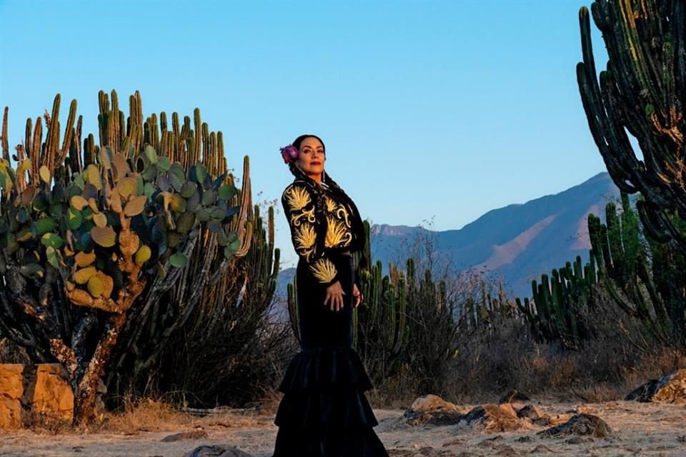 La oaxaqueña se declara lista para brindar un concierto por el Día de Muertos, el próximo 31 de octubre en el Auditorio Nacional.