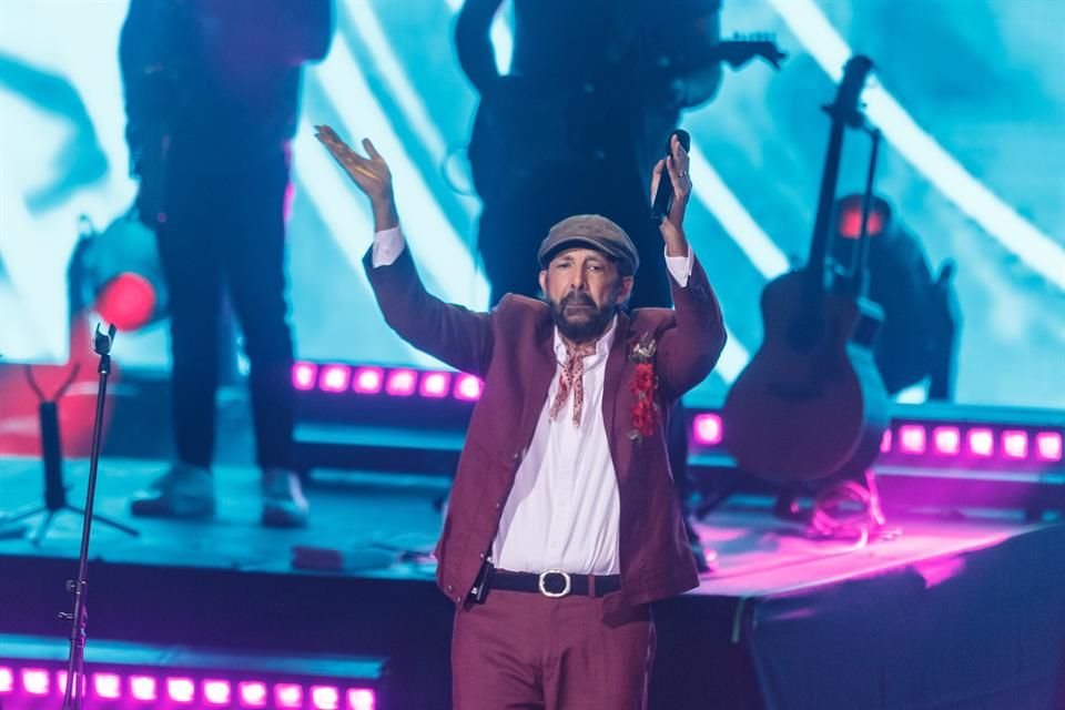 Juan Luis Guerra hizo vibrar el Auditorio Telmex con sus más grandes éxitos.