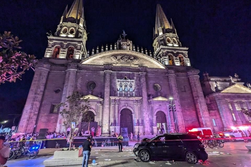 Atropellan a personas afuera de la Catedral Metropolitana en Guadalajara.