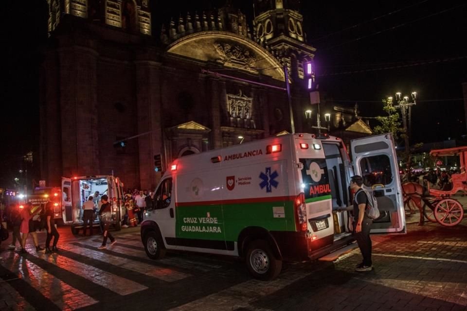 El percance se registró alrededor de las 19:00 horas en la Plaza Guadalajara, frente a la Catedral.