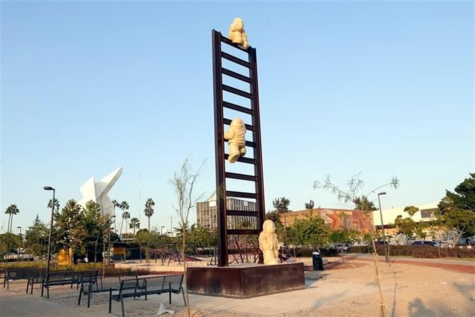 Big Big Steps, de Rodrigo de la Sierra, en la Glorieta de La Normal.