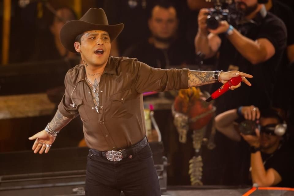 Christian Nodal recibió el premio Raza Trailblazer de la Universidad de Harvard por impacto en la música mexicana y representación cultural.