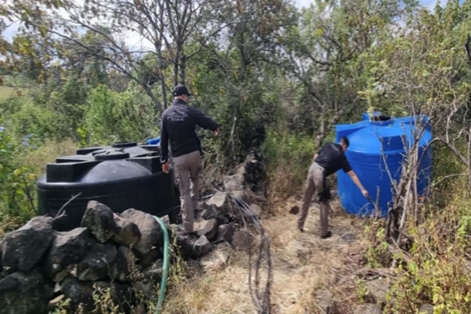 Militares hallaron una toma clandestina y un lugar donde se almacenaba hidrocarburo robado en el Municipio de Degollado; no hay detenidos.