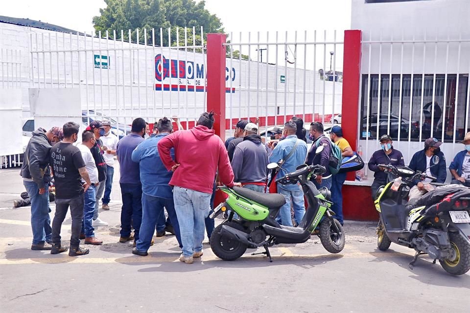 Tlalnepantla. Miles de consumidores peregrinaron en búsqueda infructuosa de gas LP.