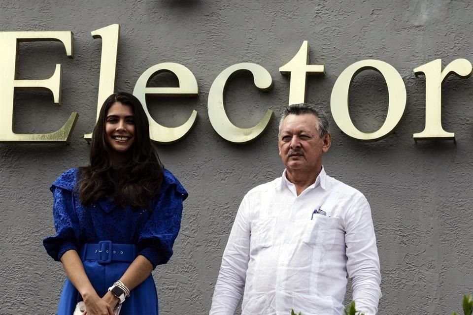 Berenice Quezada, una ex reina de belleza, con Oscar Sobalvarro, su pareja en la fórmula de CxL.