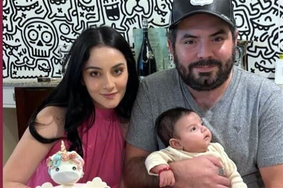 José Eduardo Derbez, Paola Dalay y su hija Tessa.