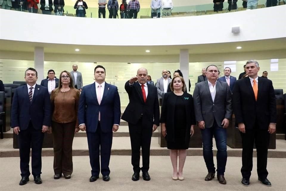 Jesús Eduardo Govea rindió protesta al cargo, tras aprobar los exámenes de control y confianza.