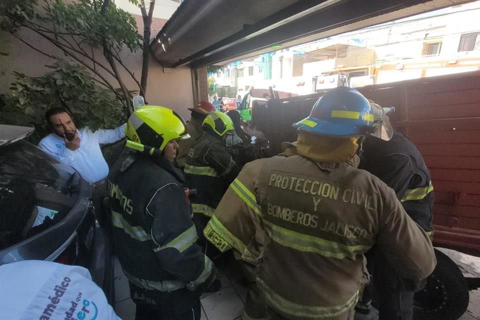 El conductor de la camioneta se encuentra en estado grave de salud.