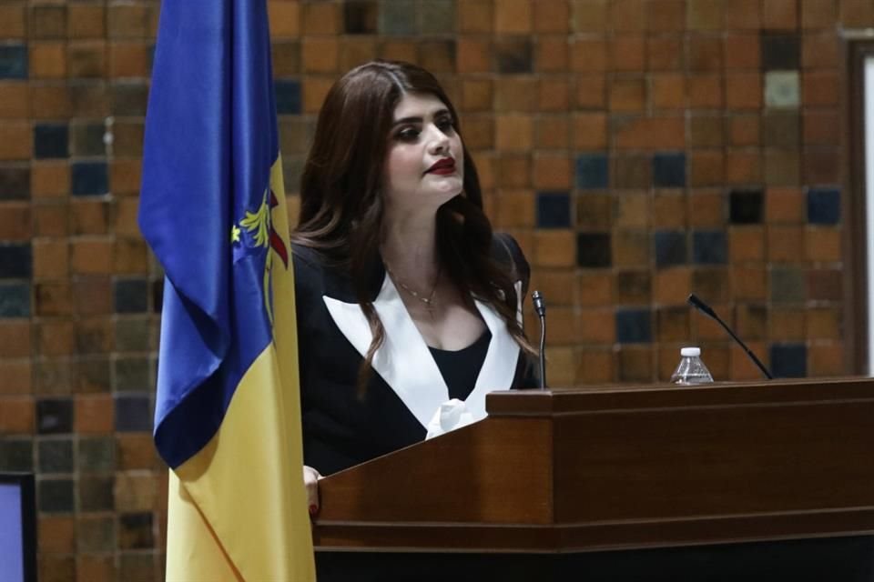 María del Refugio de la bancada del PRI en la Legislatura 64 del Congreso de Jalisco.