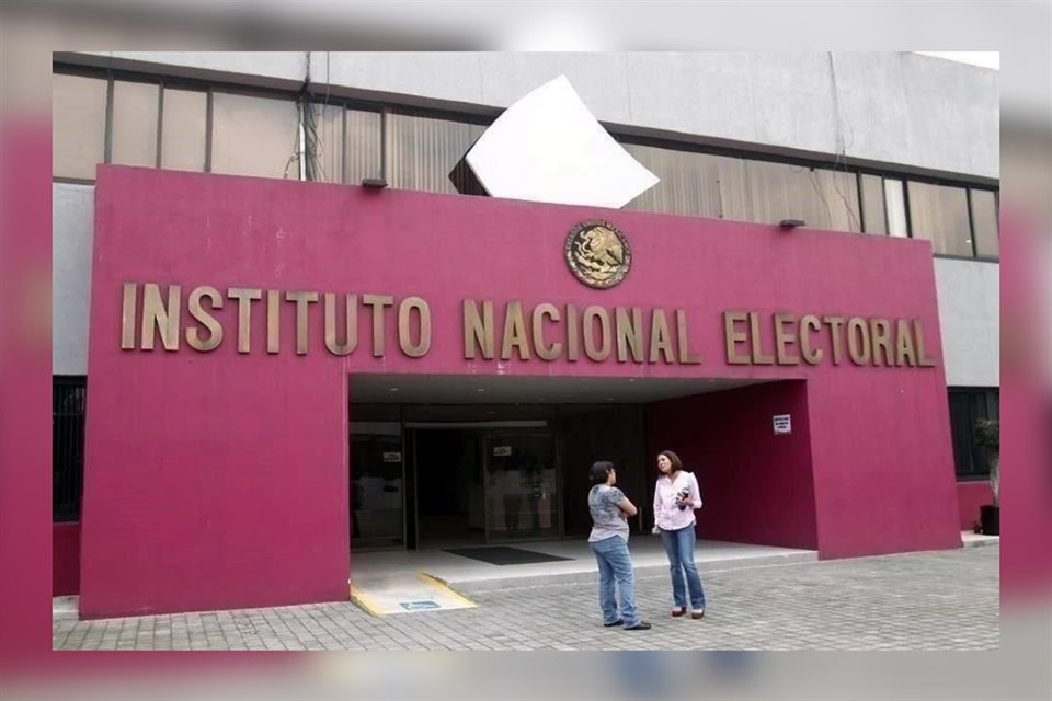 INE prohibió a gobiernos federal, estatales, municipales e instituciones públicas promover participación ciudadana en elección judicial.