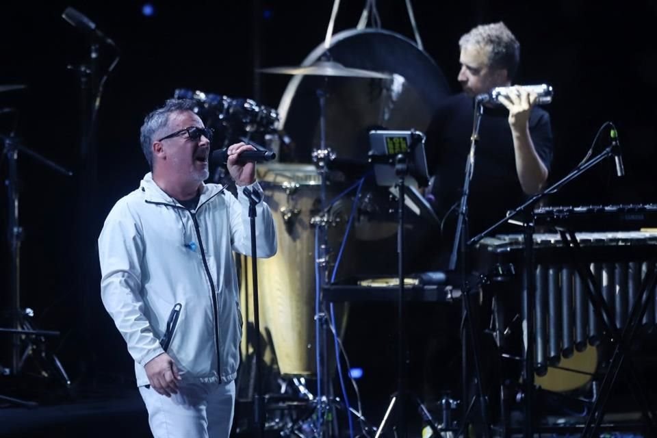 Love of Lesbian inicia su gira en México con un espectacular concierto en el Foro Principal de las Fiestas de Octubre.