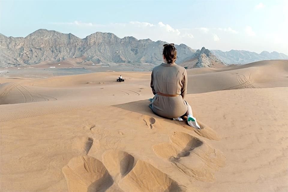 El indómito diseño natural de las dunas y el vasto paisaje en la región de Mleiha (a unos 40 minutos del centro de Sharjah) persiste por sobre toda obra humana.