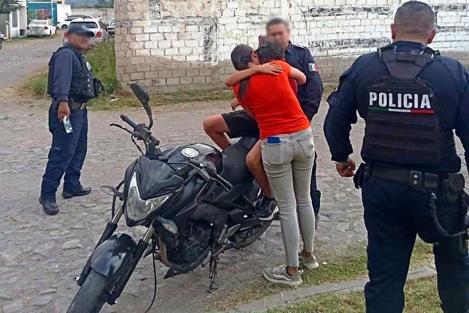 Un niño de 10 años que fue víctima de secuestro virtual en Tlajomulco, fue devuelto con su familia en buen estado de salud.