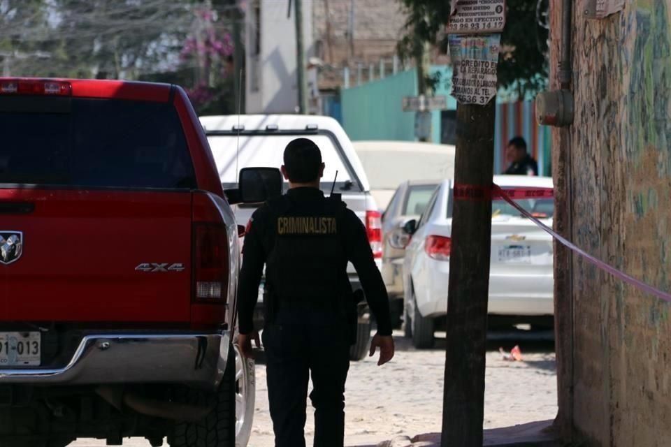 Un joven fue asesinado a balazos este domingo en calles de la Colonia San Juan de Ocotán, en Zapopan; la víctima recibió al menos cuatro impactos de proyectil de arma de fuego.