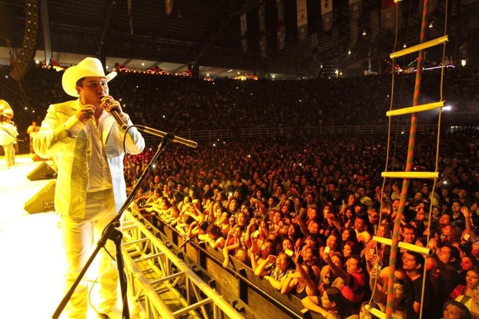 Julión Álvarez ha sido un favorito de las Fiestas de Octubre, sitio desde despuntó su carrera, aquí en 2011