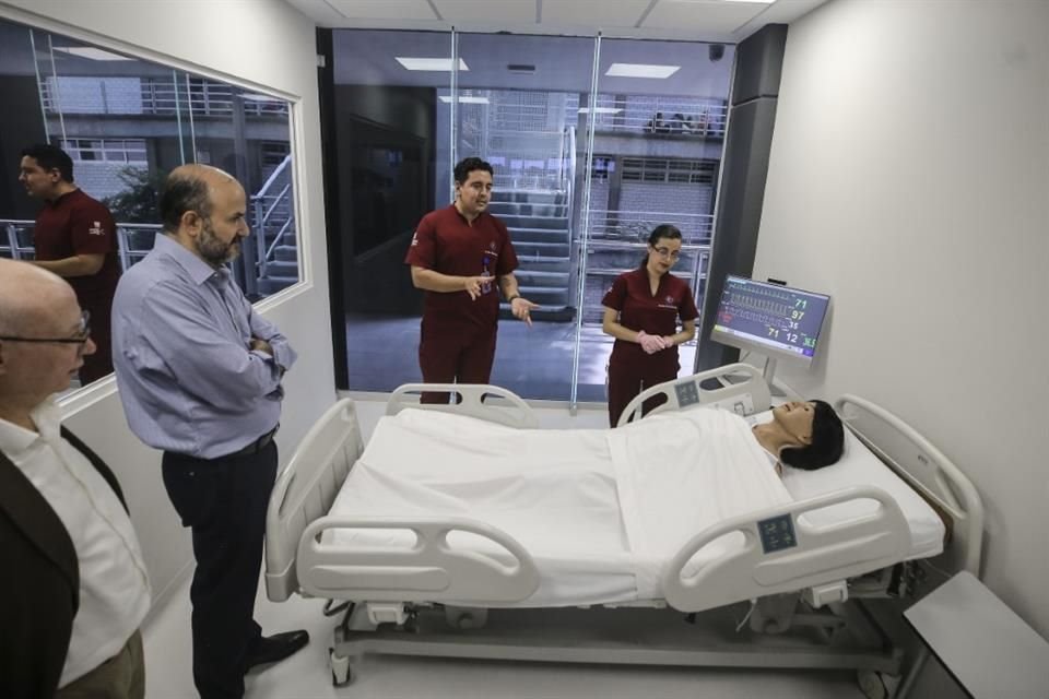 El Rector de la UdeG, Ricardo Villanueva, inauguró obras de infraestructura en el Centro Universitario de Ciencias de la Salud (CUCS).