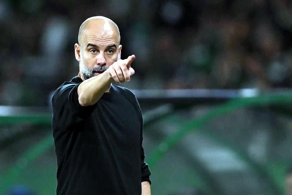 Guardiola busca levantar a su equipo.