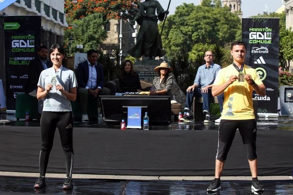 Presentación de la playera y medalla del Maratón Internacional de Guadalajara.