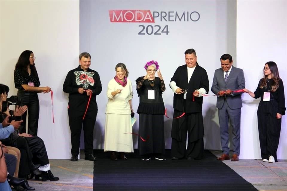 MODAPREMIO 2024, reconoció el arduo esfuerzo de diseñadores y talentos del mundo de la moda, otorgando premios de primer lugar a mexicanas y mexicanos que dejaron en alto el diseño mexicano.