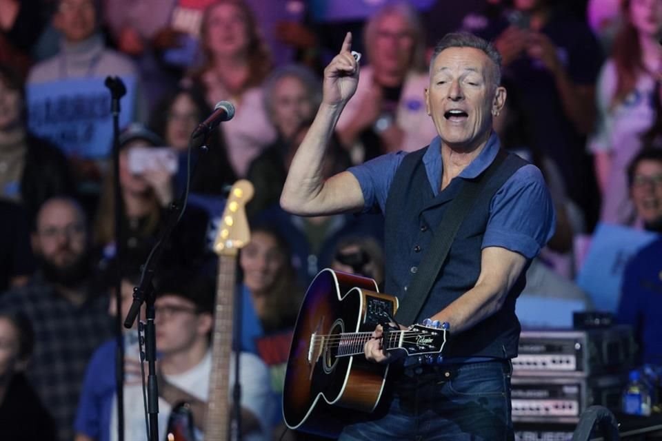 Springsteen también se refirió a la cobertura de las elecciones, en particular las declaraciones de Jay Leno.