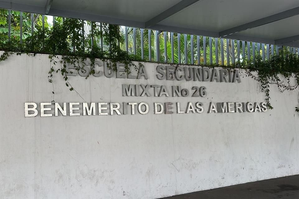 Una bolsa con 32 cartuchos de bala fue localizada en la Secundaria 23 'Benemérito de las Américas', en la Colonia Las Águilas, en Zapopan.