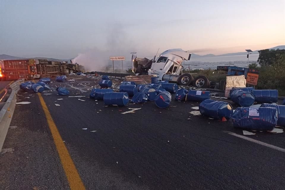 El accidente sucedió en el kilómetro 81 en dirección hacia Guadalajara, en el Municipio de Zapotlán El Grande.