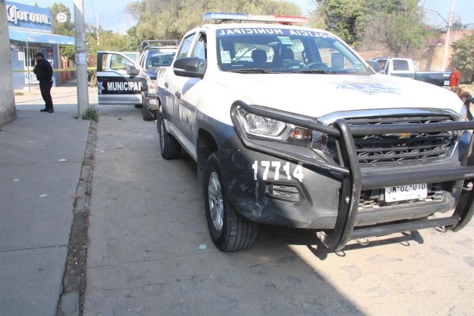 Sujetos armados protagonizaron una persecución en Tlaquepaque, luego de robar una camioneta particular, chocar y disparar contra policías.