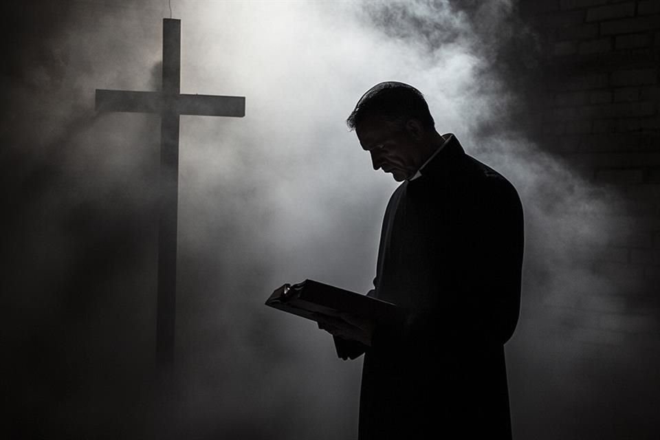 Padre Hermión Aranda de Alba, canónigo de la Catedral Metropolitana que resolvió una posesión; falleció en 2022.