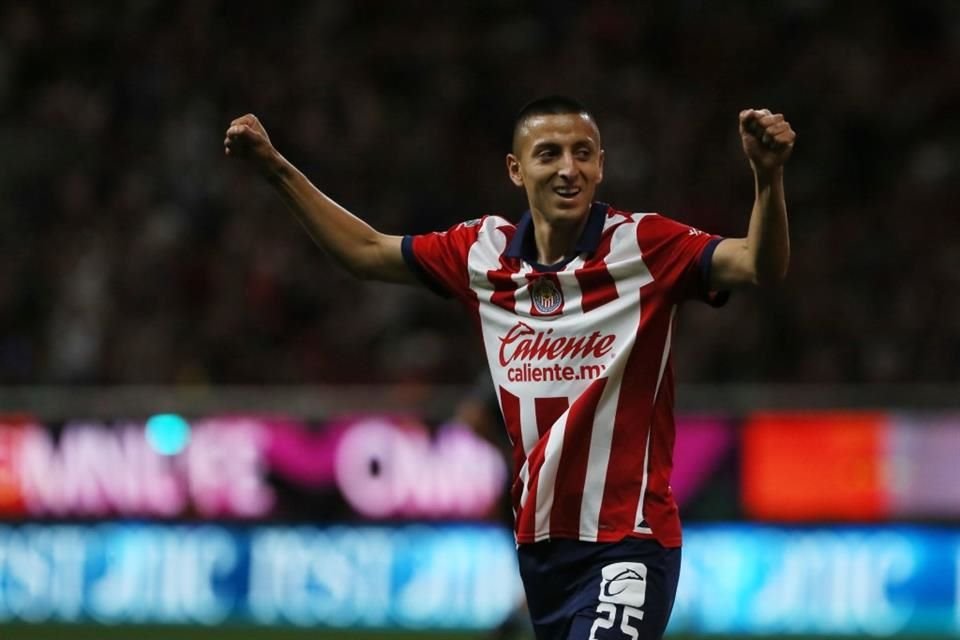 Roberto 'Piojo' Alvarado hopes to give the title to the 'chivahermanos'.