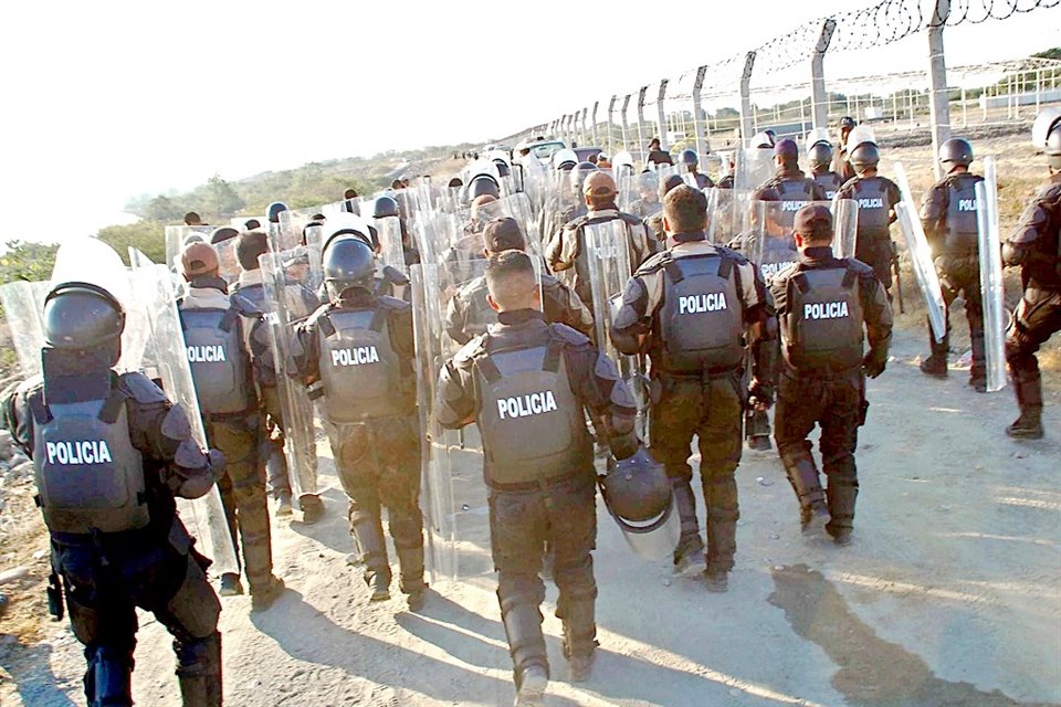 Policías del Estado se inquietan por las medidas que toma el Gobierno del Estado saliente, pues acusan presiones para firmar su finiquito.