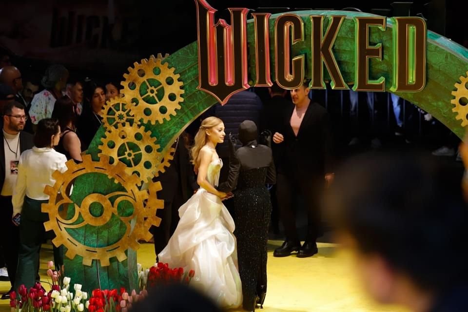 Ariana Grande y Cynthia Erivo brillaron en la alfombra amarilla de 'Wicked' en el Auditorio Nacional.