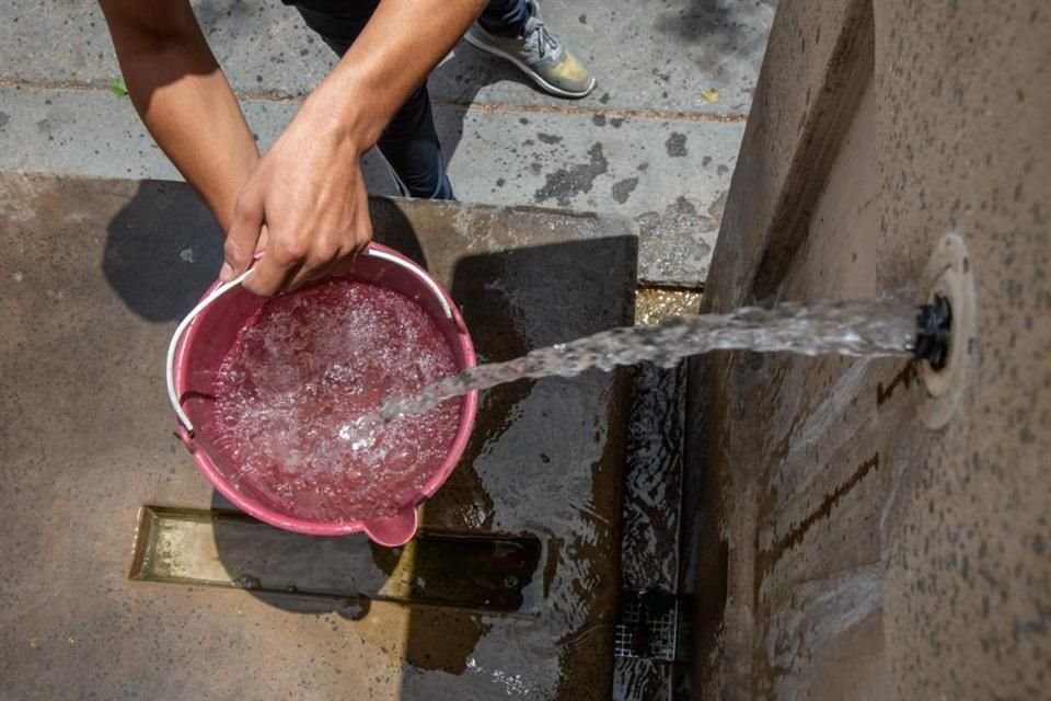 Durante dos fines de semana continuos el Siapa cortará el suministro de líquido en mil 56 colonias del Área Metropolitana de Guadalajara. 