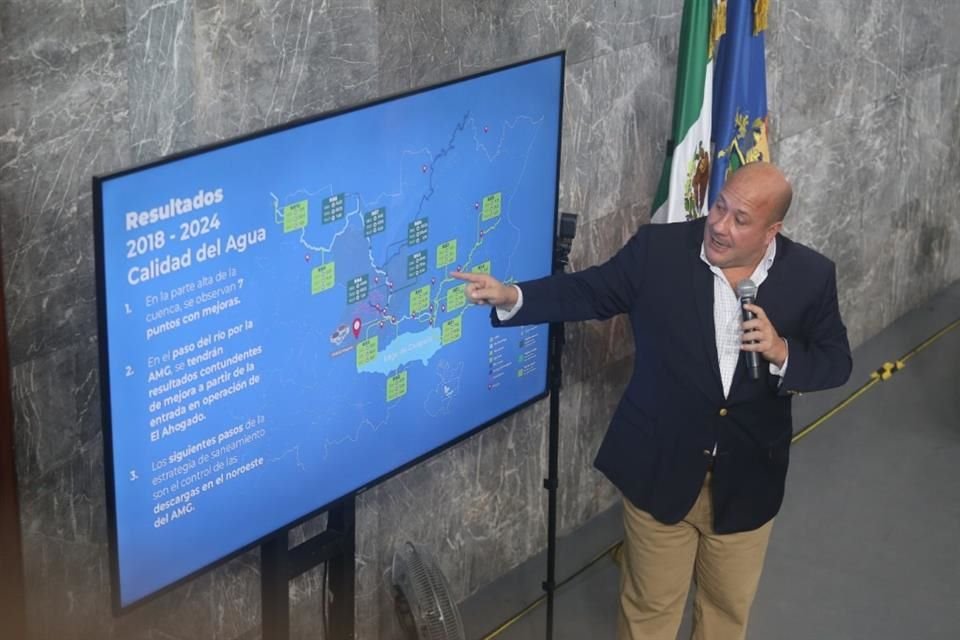 Alfaro presentó el informe  sobre la estrategia 'Revivamos el Río Santiago 2050'.