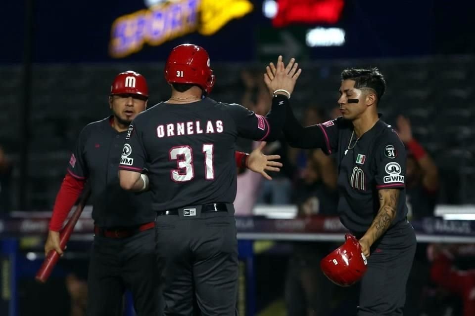 México sigue con vida en el Premier 12 tras vencer 8-6 a Países Bajos en un juego dramático.