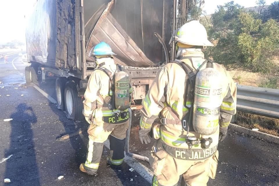 El hecho se registró a la altura del kilómetro 465 de la Autopista Morelia - Guadalajara, en el Municipio de Zapotlanejo.