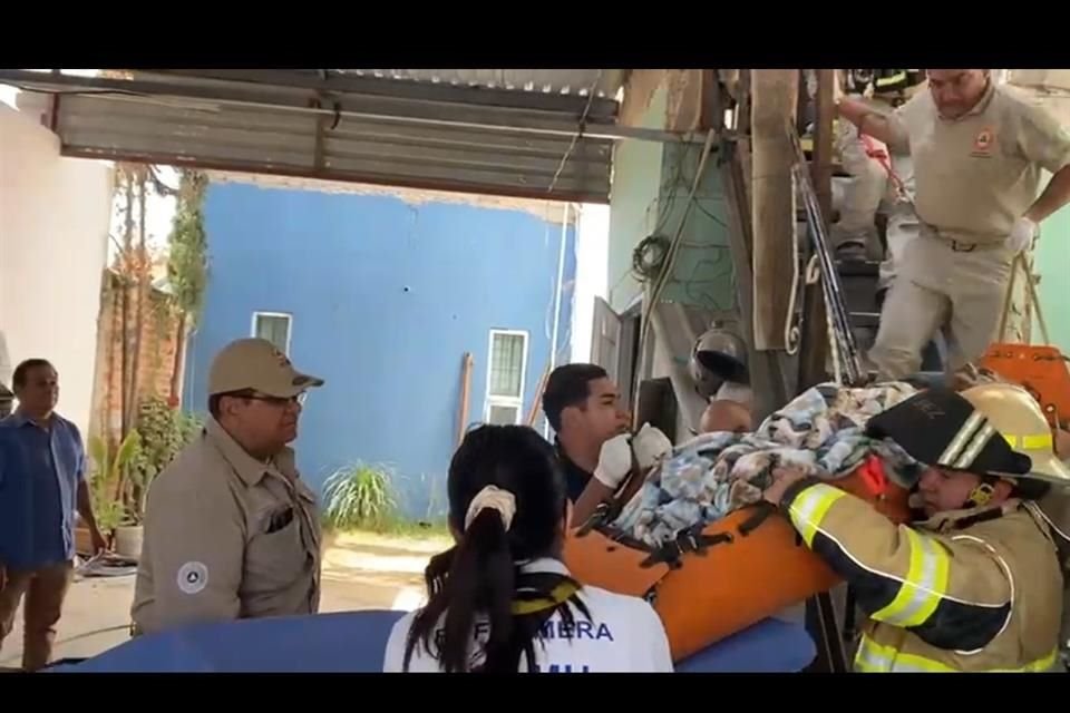 Un hombre de 59 años de edad terminó con lesiones de gravedad luego de que sufriera una descarga eléctrica cuando realizaba trabajos de albañilería en una casa de la Colonia El Órgano, en Tlaquepaque.