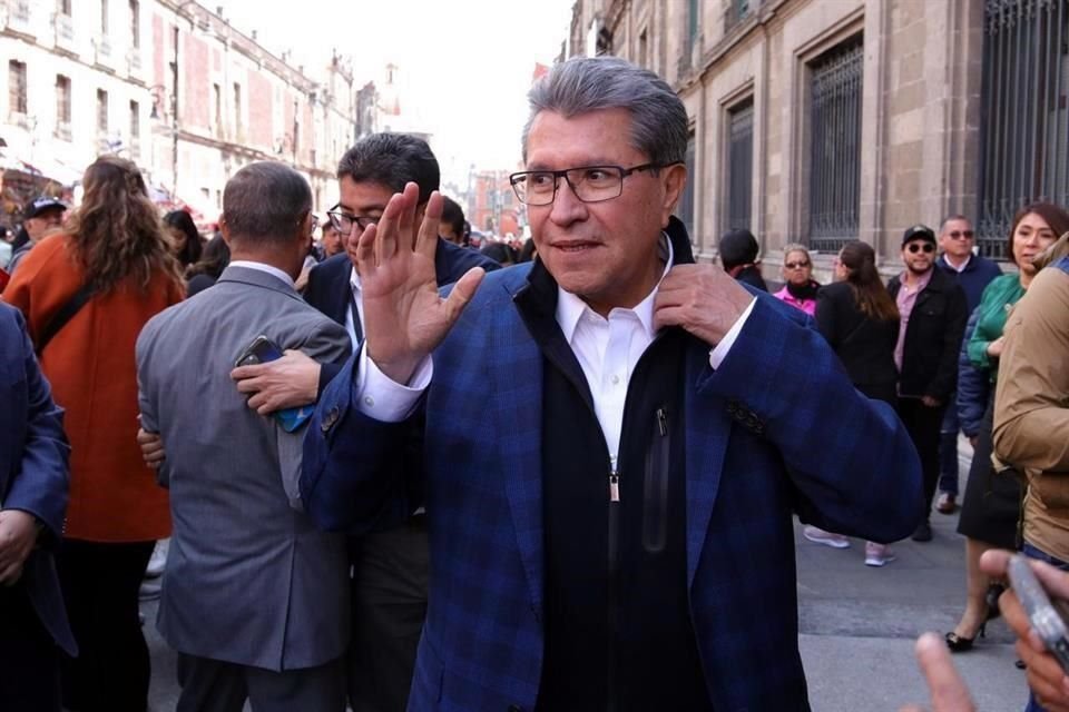 El coordinador Ricardo Monreal acudió a la reunión que la Presidenta Sheinbaum tuvo hoy con legisladores de la 4T en Palacio Nacional.