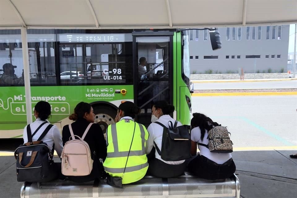 La Ruta C-98 recorre 32 kilómetros, desde la estación del Tren Ligero Periférico Norte hasta el Aeropuerto.